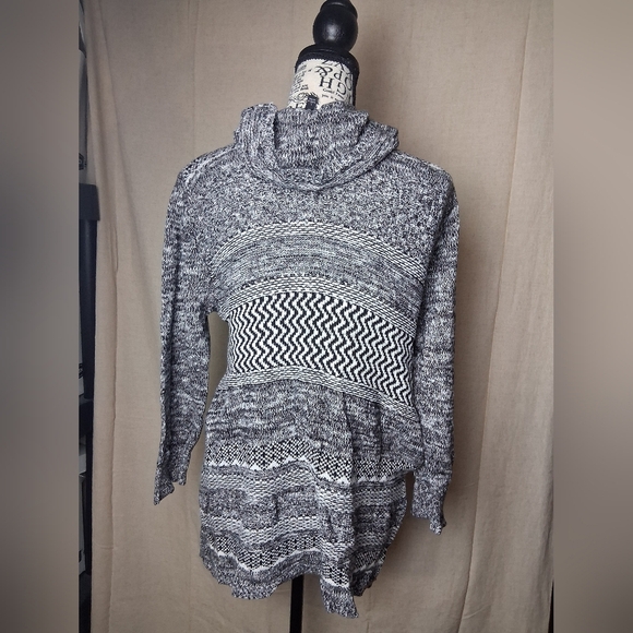 Cable & Gauge Large cowl neck womens Sweater - Picture 2 of 8